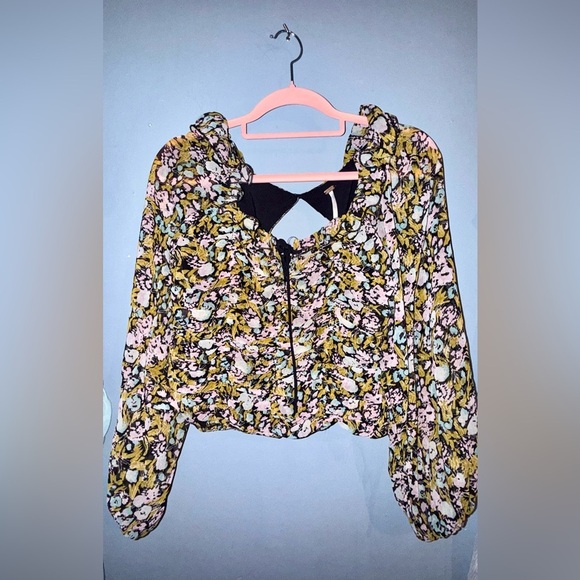 Free People Tops - 🌼 Free People Floral Ruched Blouse – Size M